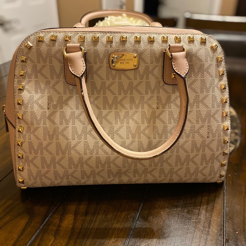 Micheal Kors baby pink and white purse